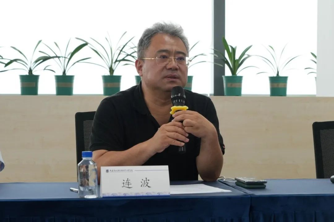 深圳市航能氢醇能源创新研究院院长连波介绍了液态阳光绿电甲醇 e-fuel·船舶燃料轮机升级技术的进展